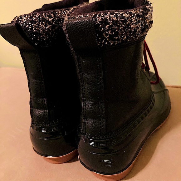 ☔️ ShoeDazzle Insulated Rain Boots - Picture 2 of 12